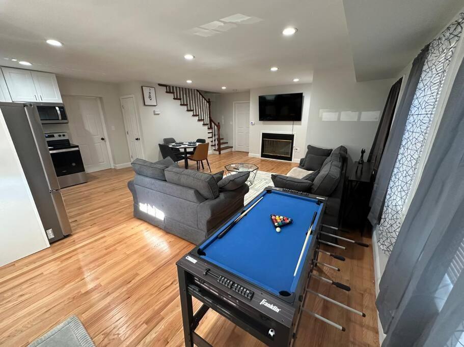 Apartment Modern Luxury With Fireplace & Game-room