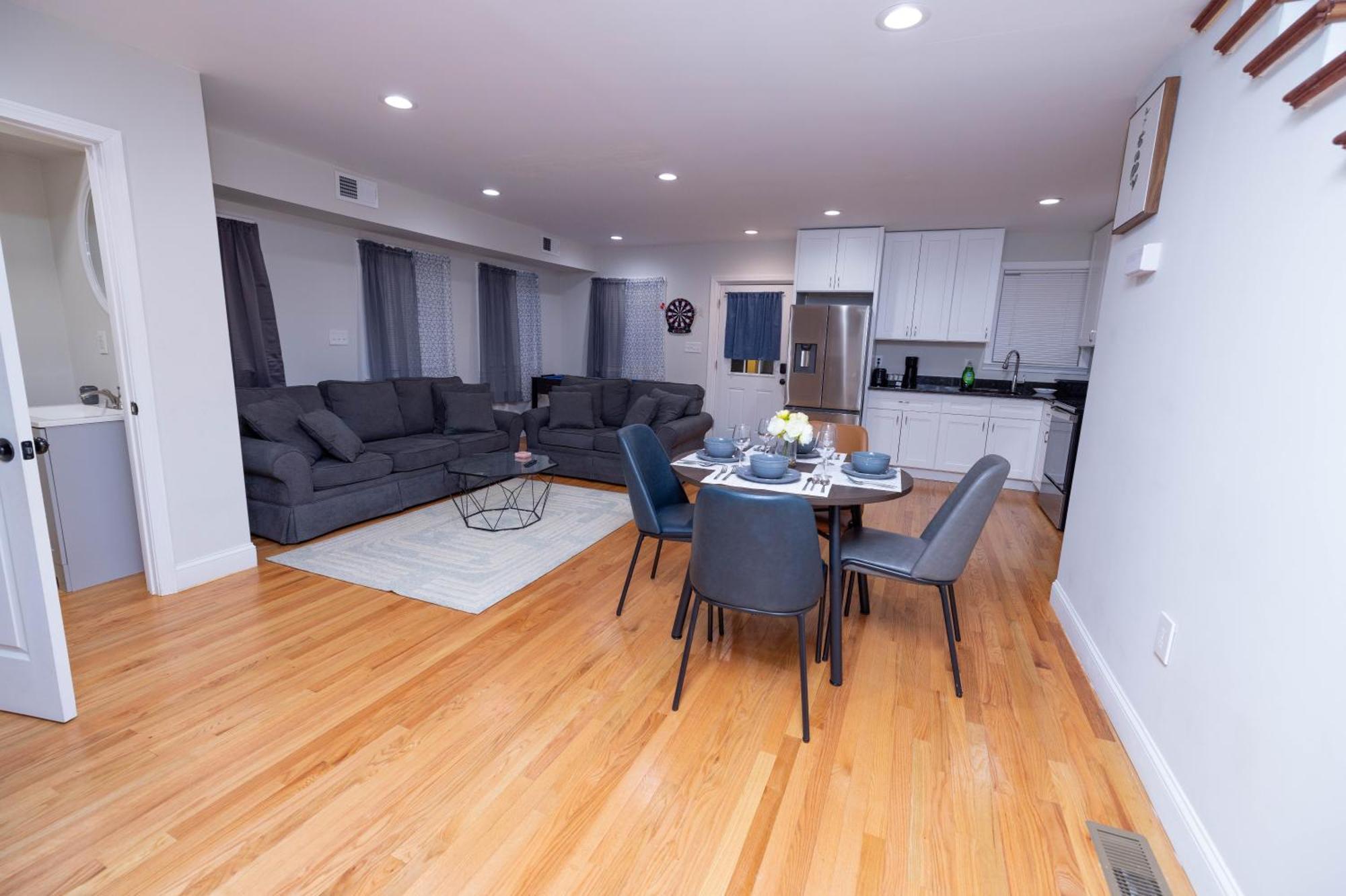 Modern Luxury With Fireplace & Game-room * Brockton