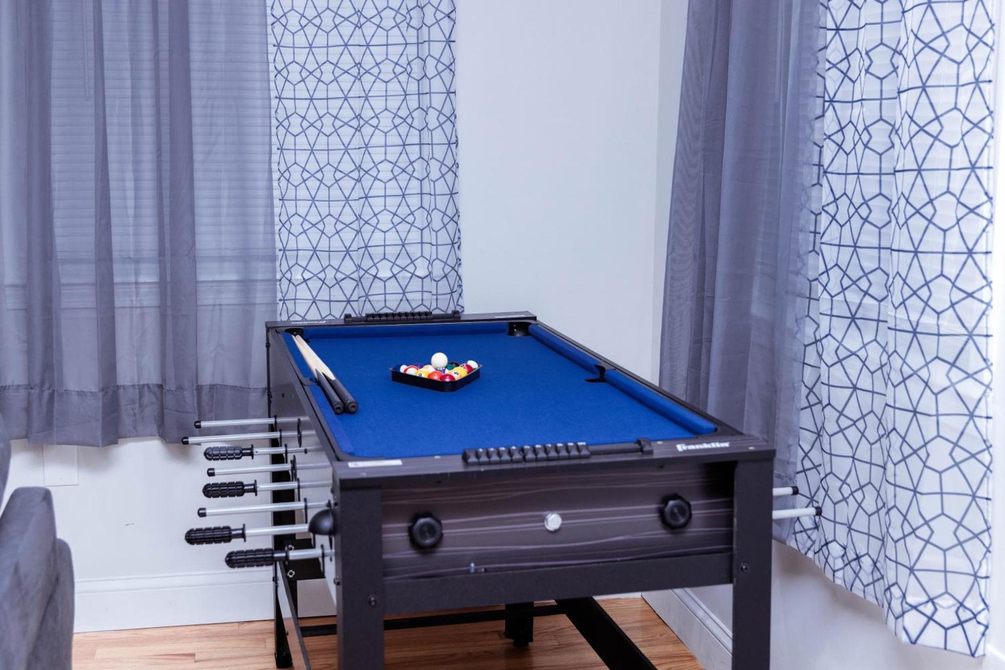 Apartment Modern Luxury With Fireplace & Game-room Brockton