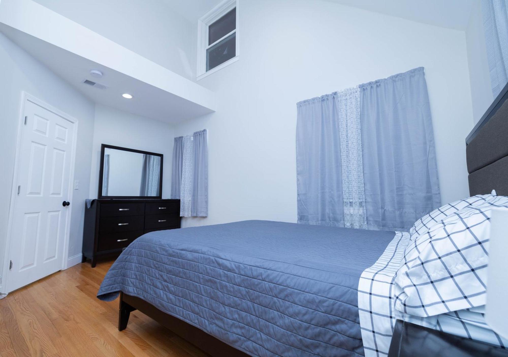 Modern Luxury With Fireplace & Game-room Apartment Brockton