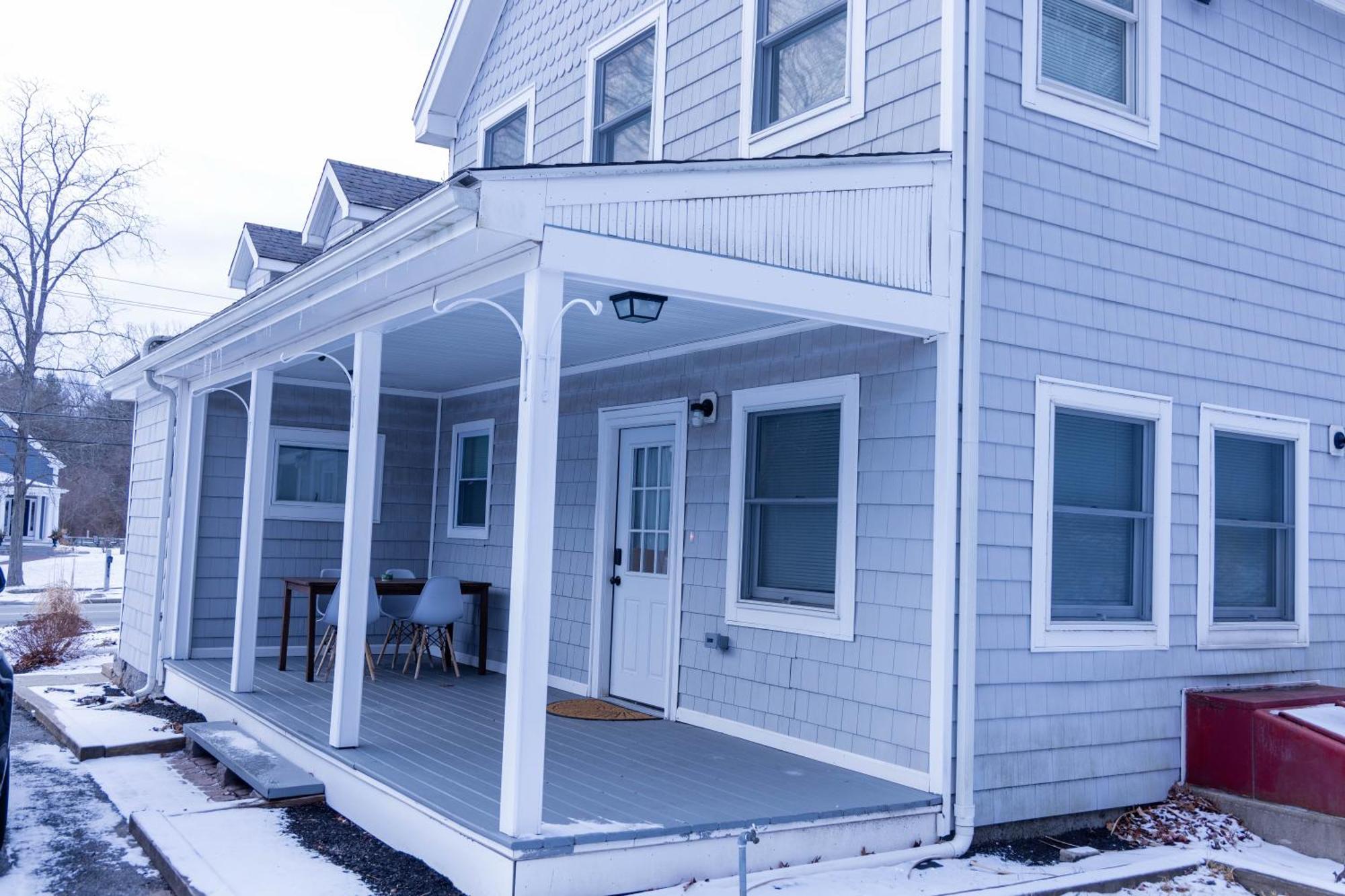 Modern Luxury With Fireplace & Game-room * Brockton